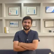 Dt. Rıdvan Güvener — Diş Hekimi, İstanbul. Portre fotoğrafı.