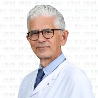 Prof. Dr. Hilmi Apak — Çocuk Hematolojisi, Küçükçekmece, İstanbul. Portre fotoğrafı.