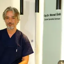 Uzm. Dr. Ahmet Ünlü — Çocuk Cerrahisi, Antalya. Portre fotoğrafı.