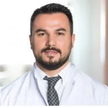 Uzm. Dr. Murat Şahin — Çocuk Kardiyolojisi, Pendik, İstanbul. Portre fotoğrafı.