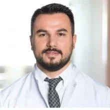Uzm. Dr. Murat Şahin — Çocuk Kardiyolojisi, Pendik, İstanbul. Portre fotoğrafı.