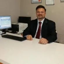 Prof. Dr. Fehmi Döner — Kulak Burun Boğaz, İstanbul. Portre fotoğrafı.