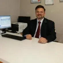 Prof. Dr. Fehmi Döner — Kulak Burun Boğaz, İstanbul. Portre fotoğrafı.
