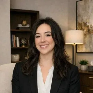 Psk. Elif Kayurtar — Psikoloji, İstanbul. Portre fotoğrafı.