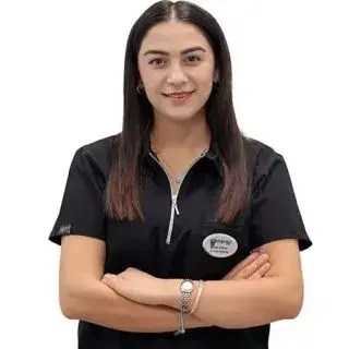 Dt. Rabia Takdemir — Diş Hekimi, Elbistan, Kahramanmaraş. Portre fotoğrafı.