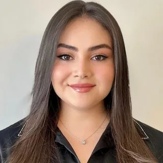 Kl. Psk. Merve Çelik — Psikoloji, İstanbul. Portre fotoğrafı.