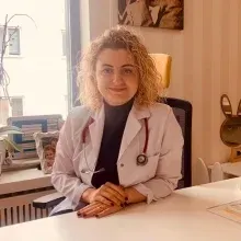 Uzm. Dr. M. Çağla Çapar — Çocuk Sağlığı Ve Hastalıkları, İstanbul. Portre fotoğrafı.