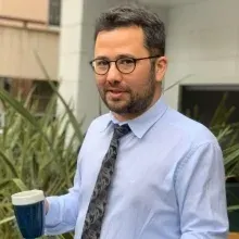Dr. Öğr. Üyesi Yahya Efe Güner — Beyin Ve Sinir Cerrahisi, Ankara. Portre fotoğrafı.