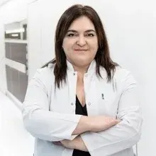 Prof. Dr. Pınar Seymen — Nefroloji, Şişli, İstanbul. Portre fotoğrafı.