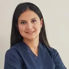 Dr. Dt. Fatma Türktekin — İzmir. Portre fotoğrafı.