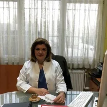 Prof. Dr. Serra Sencer — İstanbul. Portre fotoğrafı.