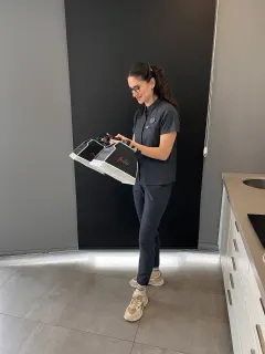 Uzm. Dt. Büşra Şenöz profilinde yer alan galeri fotoğrafı.