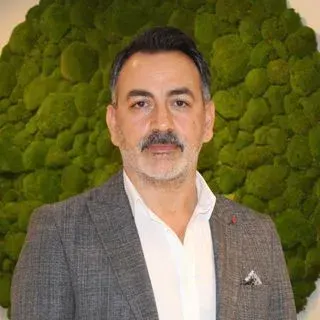 Uzm. Dr. Bedrettin Oflaz — İç Hastalıkları, Antalya. Portre fotoğrafı.