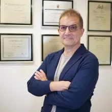 Uzm. Dr. Reşat Memişoğlu — İç Hastalıkları, İstanbul. Portre fotoğrafı.