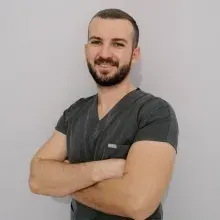 Fzt. Halil Dülger — Fizyoterapi Ve Rehabilitasyon, Kocaeli. Portre fotoğrafı.