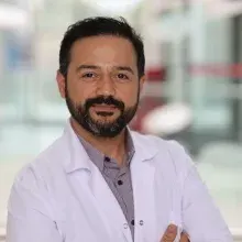 Uzm. Dr. Ferhat Çetin — İç Hastalıkları, İstanbul. Portre fotoğrafı.
