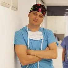 Doç. Dr. Toygar Toydemir — Genel Cerrahi, İstanbul. Portre fotoğrafı.