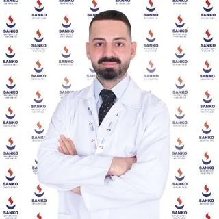 Dr. Öğr. Üyesi Ömer Faruk Solak — Dermatoloji, Şehitkamil, Gaziantep. Portre fotoğrafı.