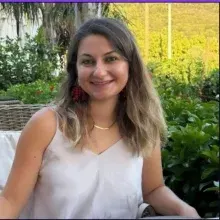 Psk. Cansu Gözen — Psikoloji, İzmir. Portre fotoğrafı.