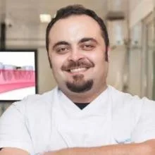 Dr. Dt. Abdullah Keleş — Üsküdar, İstanbul. Portre fotoğrafı.