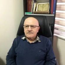 Uzm. Psk. Enis Işık — Psikoloji, Çanakkale. Portre fotoğrafı.
