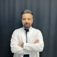 Dt. Halil İbrahim Yula — Diş Hekimi, Gaziantep. Portre fotoğrafı.
