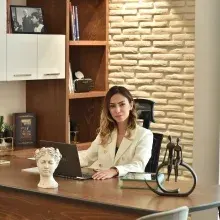 Op. Dr. Zeynep Erol — Kulak Burun Boğaz, Seyhan, Adana. Portre fotoğrafı.