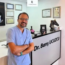 Uzm. Dr. Barış Ucuzcu — Mezoterapi, İstanbul. Portre fotoğrafı.