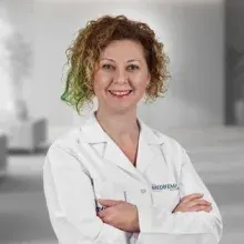 Dr. Ecegül Albay Bengı — Tıbbi Mikrobiyoloji, Torbalı, İzmir. Portre fotoğrafı.