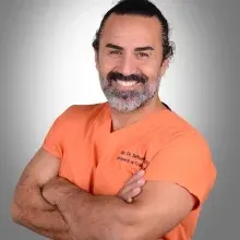Op. Dr. Serhan Yağdı — Ortopedi Ve Travmatoloji, İzmir. Portre fotoğrafı.