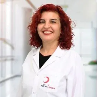 Op. Dr. Füzen Yosmaoğlu — Kadın Hastalıkları Ve Doğum, Maltepe, İstanbul. Portre fotoğrafı.