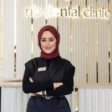 Dt. Nida Berra Şaşmaz — Diş Hekimi, İstanbul. Portre fotoğrafı.