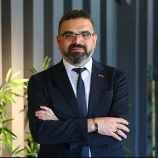 Dr. Hüseyin Esen — Gaziantep. Portre fotoğrafı.