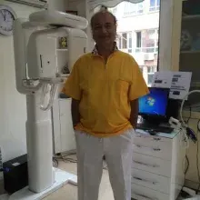 Dt. Mehmet Eskicioğlu — Diş Hekimi, Denizli. Portre fotoğrafı.