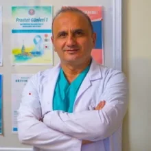 Prof. Dr. Selçuk Şahin — Üroloji, İstanbul. Portre fotoğrafı.