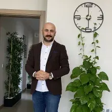 Kl. Psk. Cem Akdemir — Psikoloji, İzmir. Portre fotoğrafı.