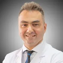 Prof. Dr. Mustafa Doğduş — Kardiyoloji, Karşıyaka, İzmir. Portre fotoğrafı.