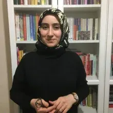 Psk. Dan. Kübra Biçer Gürel — Psikolojik Danışma ve Rehberlik. Portre fotoğrafı.