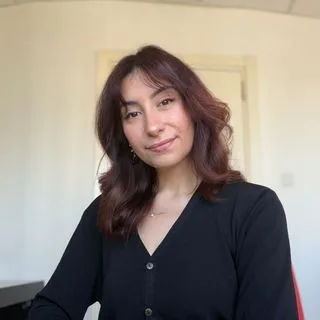 Psk. Yaren Yüce — Psikoloji. Portre fotoğrafı.