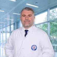 Prof. Dr. Burak Kazancı — Beyin Ve Sinir Cerrahisi, Ankara. Portre fotoğrafı.