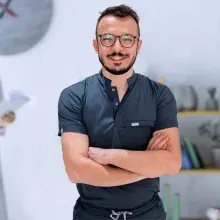 Dr. Dt. Mustafa Taha Yaşar — Ağız Diş Ve Çene Cerrahisi, Nilüfer, Bursa. Portre fotoğrafı.