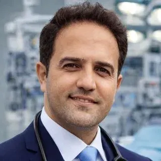 Doç. Dr. Serdar Yalçın — Üroloji, Bodrum, Muğla. Portre fotoğrafı.