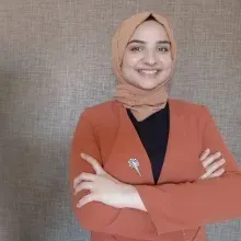 Dyt. Münüre Karakoç — Diyetisyen. Portre fotoğrafı.
