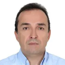 Prof. Dr. Ahmet Saraçoğlu — Protetik Diş Tedavisi, Konak, İzmir. Portre fotoğrafı.