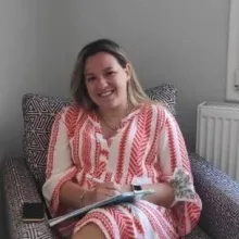 Kl. Psk. Ceren Taner Gezdigeldi — Psikoloji. Portre fotoğrafı.