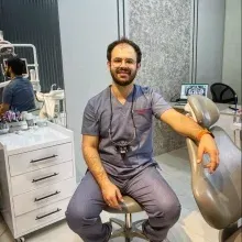Dt. Muhammed Raşid Arık — Diş Hekimi, Adana. Portre fotoğrafı.