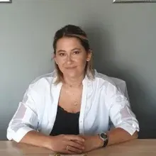 Fzt. Esra Gençer — Fizyoterapi Ve Rehabilitasyon, Ankara. Portre fotoğrafı.