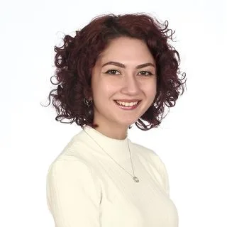 Psk. Pelin Özbilgin — Psikoloji. Portre fotoğrafı.