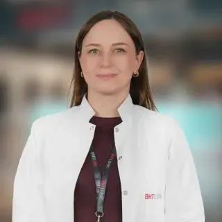Op. Dr. Türkan Guliyeva — Kulak Burun Boğaz, Küçükçekmece, İstanbul. Portre fotoğrafı.