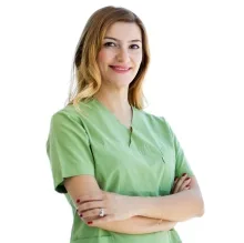 Dr. Sevda Demirbulak — Dermatoloji, Antalya. Portre fotoğrafı.